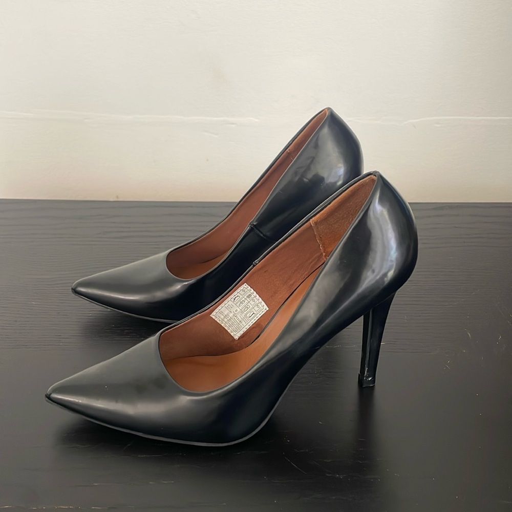 Black Fioni Patent Leather Pumps